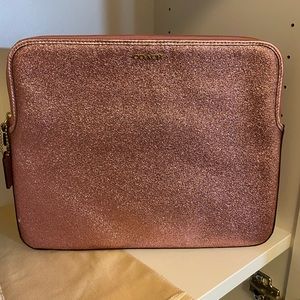 Coach tablet sleeve 10in bottom/12 diagonal